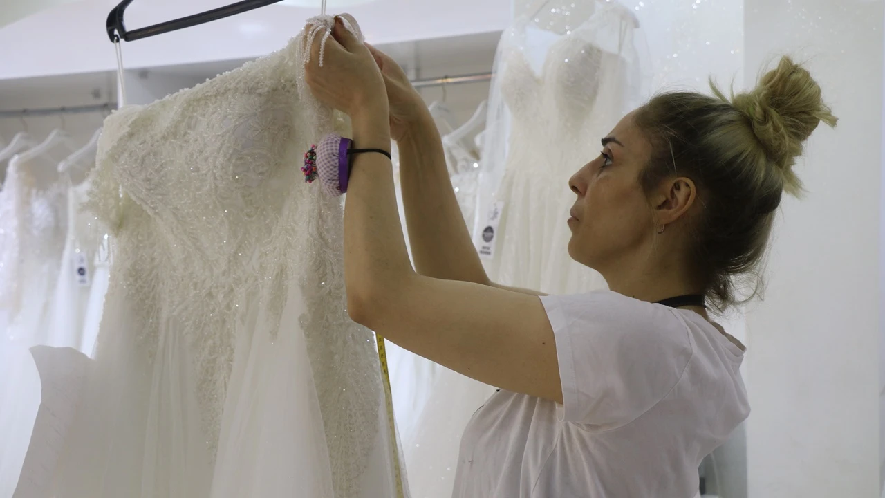 Düğün sektörü hareketlendi: Gelin adayları soluğu kuaförde aldı